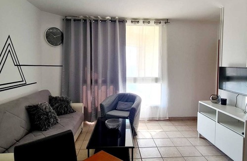 Bat Yam Apartment | 1107 Luxurious apartment with balcony and sea view.