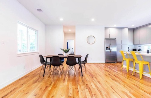 Lawndale/ Wayside House | 111 Lavish Bungalow 1753! Medical Center, Stadiums