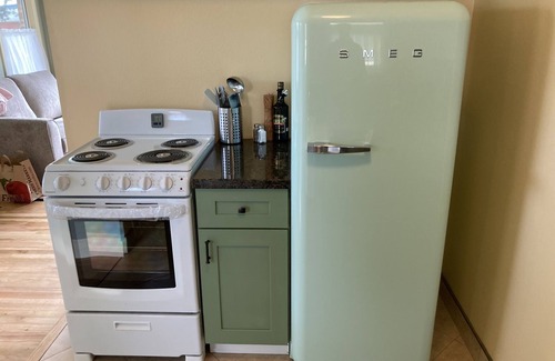 Southeast Salem House | 1123 The 3 Oaks 30 night fully furnished stay at a great price. Full Amenities!
