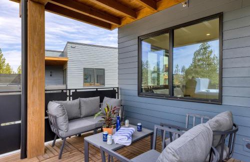 Bend House | 1127 Aerie Buyout 2 Units w Hot TubMountain Views Near Downtown