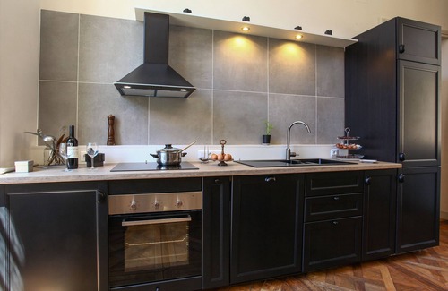 Sarlat-la-Caneda Historic Center Apartment | 1130 SF , wifi, in medieval center ,clear ,spacious ,for couple or families