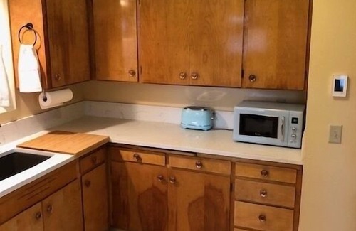 Southeast Salem House | 1133 The 3 Oaks 30 night fully furnished stay at a great price. Full Amenities!