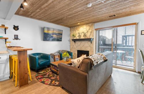 Big Bear Lake House | 114 - Cubby Condo - Meredith Lodging