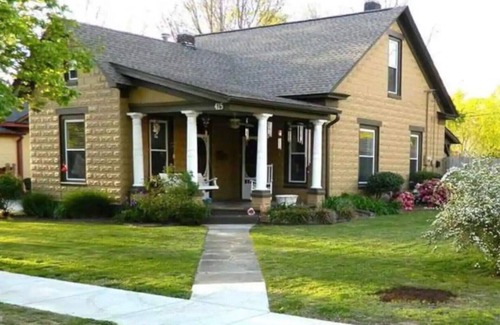 Rogers House | 115 yr old Historic Heffner House in Downtown Rogers