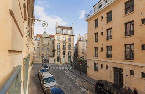 4th Arrondissement Apartment | 115m² of Authentic French Living Le Marais/Île Saint-Louis and The Seine"
