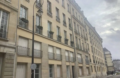 4th Arrondissement Apartment | 115m² of Authentic French Living Le Marais/Île Saint-Louis and The Seine"