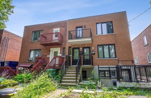 Cote-Des-Neiges—Notre-Dame-De-Grace Apartment | #116 Roomy, Renovated, Cote-Des-Neiges area