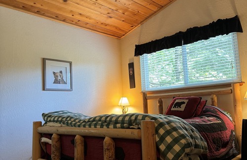 Arnold Cabin | 11am check-in & 6pm check-out! Family fun near pool/pond! Remote office w/desk