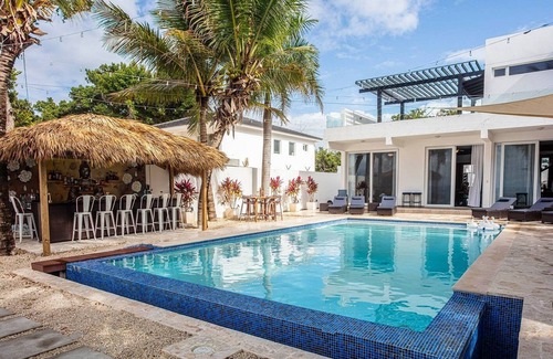Los Cerros Villa | 11BD complex w/pool & parking, steps from the beach