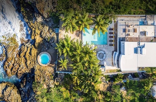 Los Cerros Villa | 11BD complex w/pool & parking, steps from the beach