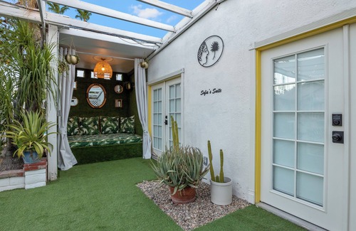 Tahquitz River Estates Villa | 11BR Designer Villa! Poolside Dntwn PS! Sleeps 30