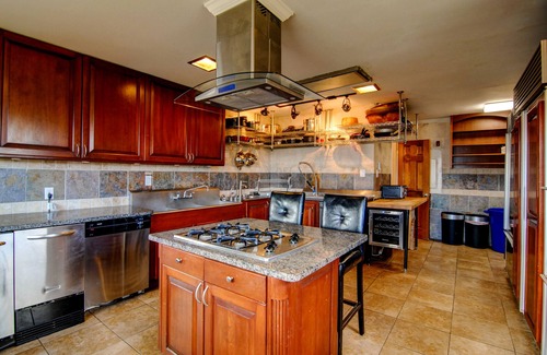 Granby House | 11BR Lodge. Rustic space for weddings & retreats! GoCasaVista.