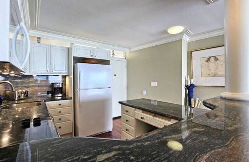 Diamond Head - Kapahulu - St. Louis Condo | 11th Floor 2 Bedroom Sans Souci condo w/incredible bay views