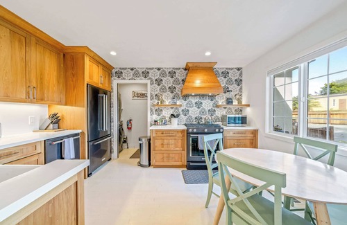 Seaside House | 11th Heaven | Cozy Seaside Home Near Monterey Bay