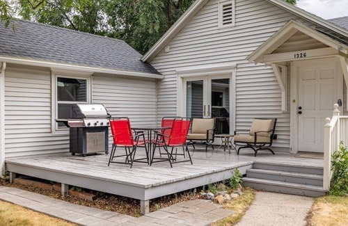 Cody Cottage | 11th Street Cottage- Private deck just blocks from downtown Cody, WY