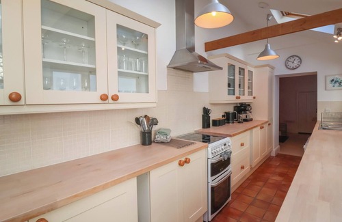 Appledore Cottage | 12 ALPHA PLACE, pet friendly, character holiday cottage in Appledore