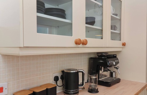 Appledore Cottage | 12 ALPHA PLACE, pet friendly, character holiday cottage in Appledore