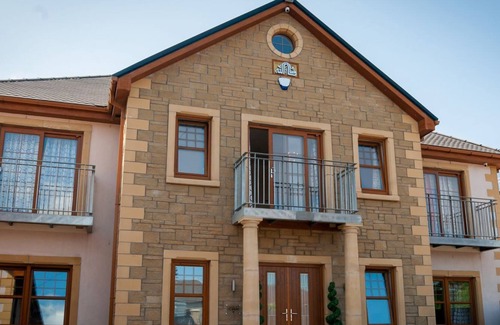 MacMerry Cottage | 12 bedroom accommodation in Tranent