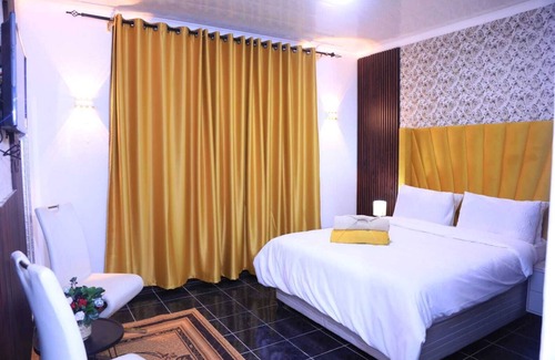 Bedfordview Bed & Breakfast | 12-bedroom bed guest house in charming Bedfordvew with WiFi, AC