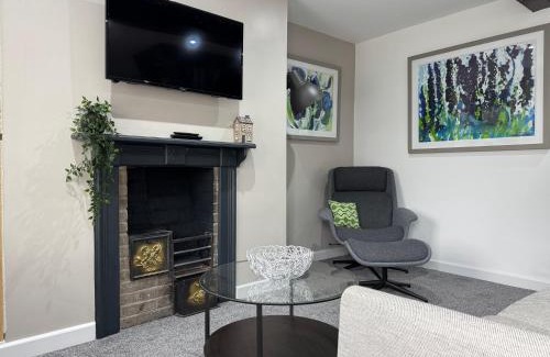 Crickhowell House | 12 Crickhowell Cottages, Town Centre Location