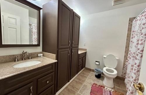 Las Vegas House | 12 guests. W/Ping pong, Air hockey, Volleyball!