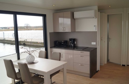 Kroeslin House | 12. Hausboot Float & Load I 50 m² - Hausboot Float & Load I