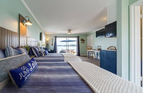 Hot Springs Hotel | #12 Main Channel - Double Bed Room
