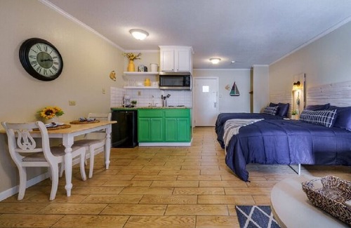 Hot Springs Hotel | #12 Main Channel - Double Bed Room