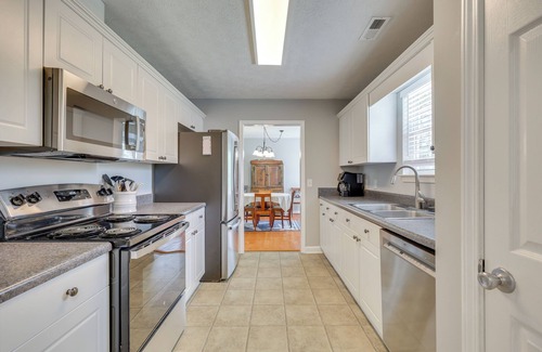 Boiling Spring Lakes House | 12 Mi to Beaches: Dog-Friendly Southport Getaway