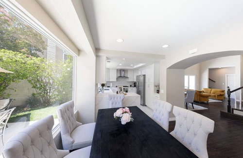 Orange House | 12 Mi to Disneyland! Sleek Suburban Home