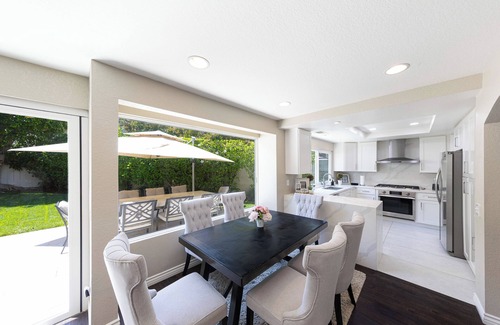 Orange House | 12 Mi to Disneyland! Sleek Suburban Home