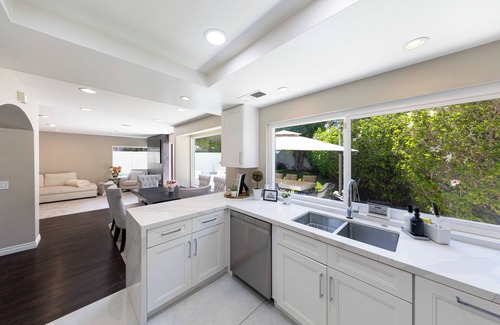 Orange House | 12 Mi to Disneyland! Sleek Suburban Home