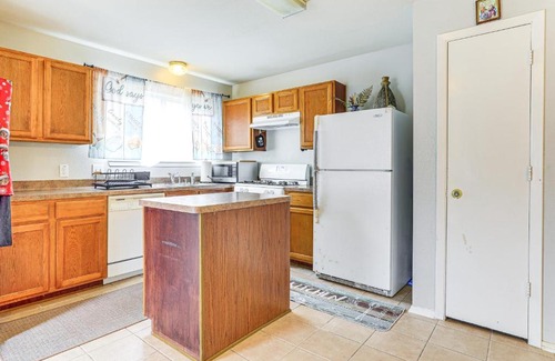 Lakeville House | 12 Mi to Energy Corridor Family Home with Grill!