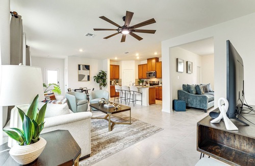 Elmendorf House | 12 Mi to San Antonio River Walk: Home w/Yard!