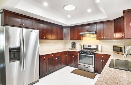 Rowland Heights House | ★12 miles to Disney - Spacious backyard ★