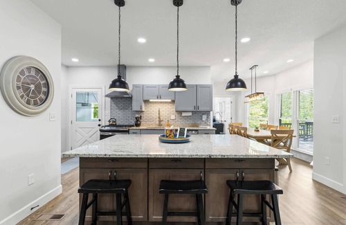 Foxfire Estates House | 12 Min to Downtown! Sleeps 16~Hot Tub~Fire Pit