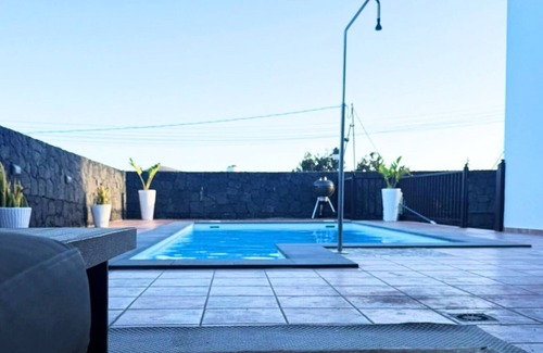 Nazaret Villa | 12 min walk from Lagomar Museum! Ideal to enjoy your pool with your family.