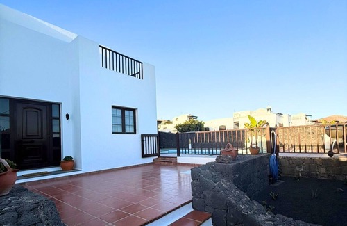 Nazaret Villa | 12 min walk from Lagomar Museum! Ideal to enjoy your pool with your family.
