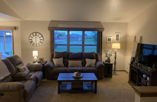 De Pere House | 12 MINUTES AWAY FROM LAMBEAU! Come stay for the 2025 NFL DRAFT!