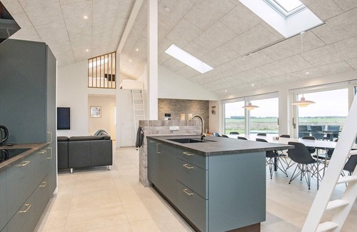 Grønhøj House | 12 person holiday home in Løkken-By Traum