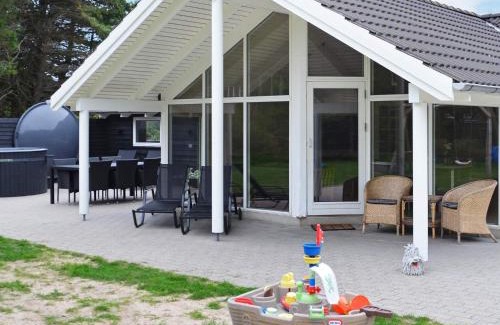 Havneby House | 12 person holiday home in R m