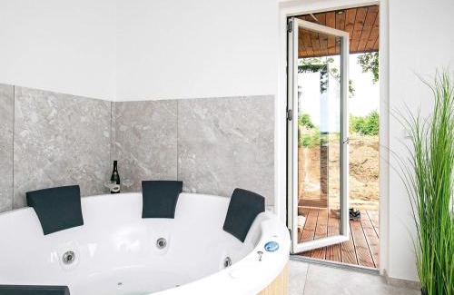Millinge House | 12 person holiday home in Millinge