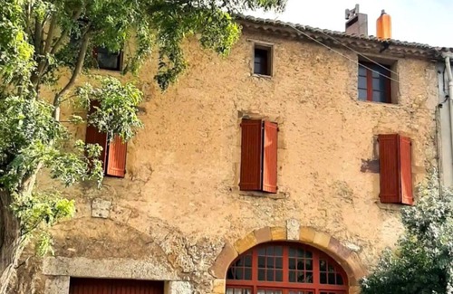 Ornaisons House | 12-person house perfect for seminars/meetings and large families