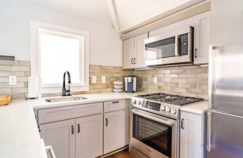 Belmont - Hillsboro Apartment | 12 S Loft Vibe: City Living - Close to Downtown