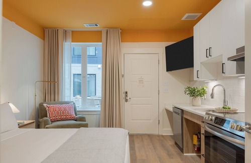 12 South Hotel | 12 South Stay | Deluxe King Accessible at Gilmore