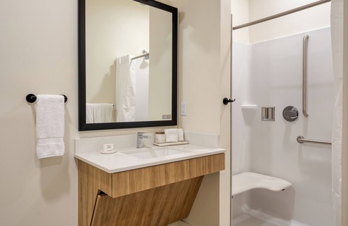 12 South Hotel | 12 South Stay | Deluxe King Accessible at Gilmore