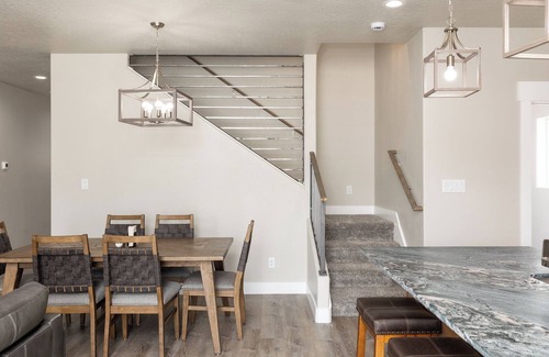 Elko House | #12 Spacious 5-bedroom, 3bathroom, 2 car garage house in Elko near Walmart