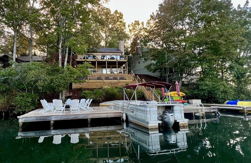 Waleska House | 120 FT LAKEFRONT, 3 new DECK levels, HOT TUB, TRAMPOLINE, H2O TOYS, RENT PONTOON
