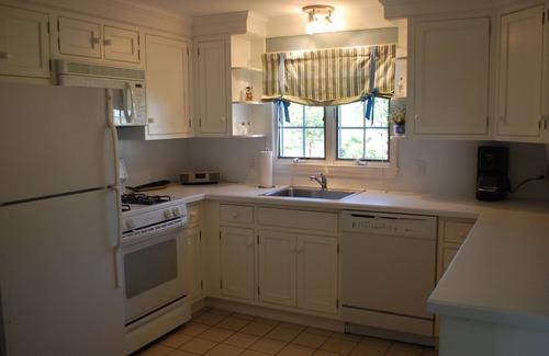 West Harwich House | 1200 Feet to Beach-Meticulously clean and nicely decorated. Awesome location!