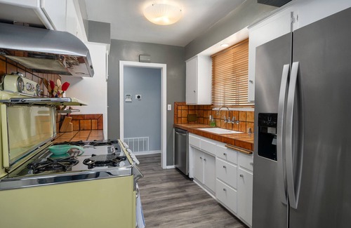 Valley Glen House | 121 Charming North Hollywood California Bungalow